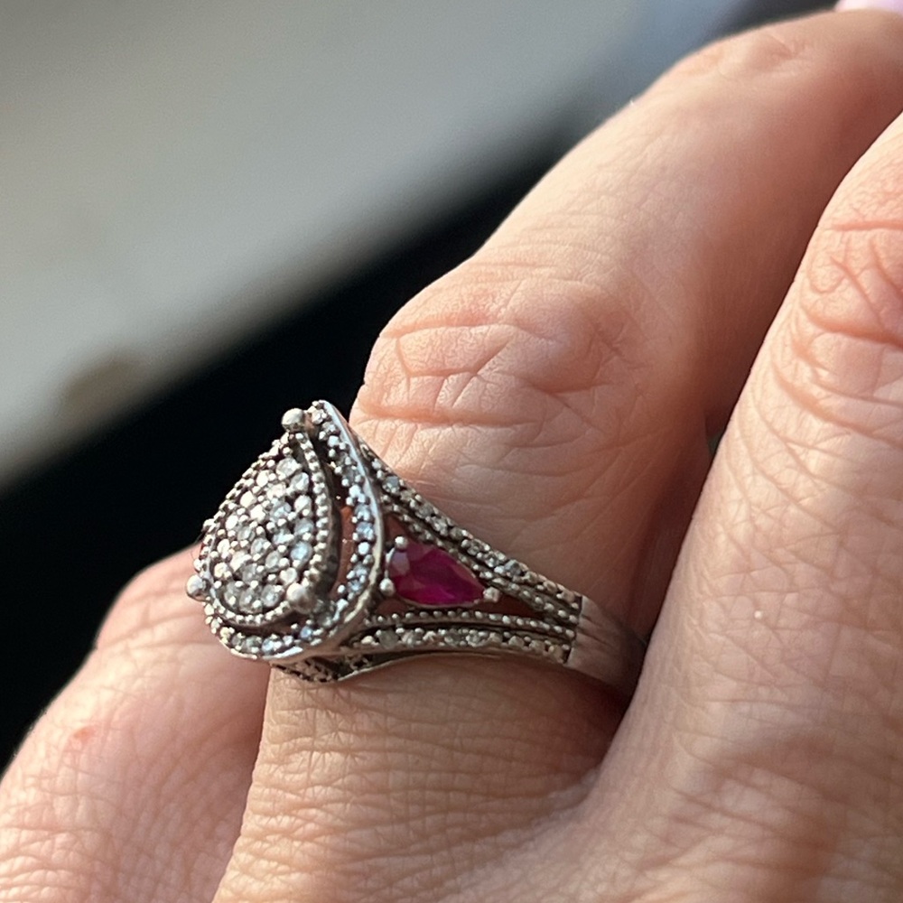 DIAMOND  and Ruby RING - Picture 3 of 15